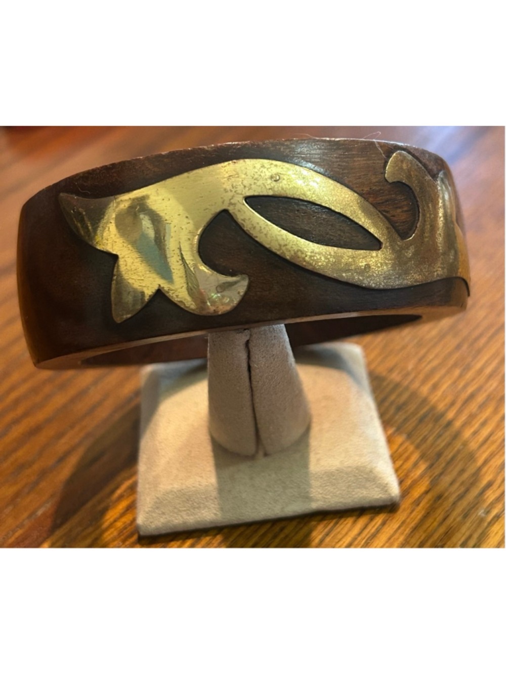 Vintage Mahogany Wood Bangle Bracelet with Brass Inlay BOHO style size 7.5 - Picture 2 of 4